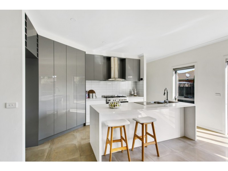 7 Melva Court, Sydenham VIC 3037