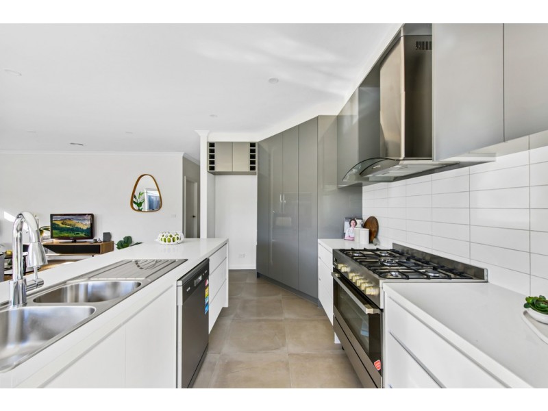 7 Melva Court, Sydenham VIC 3037