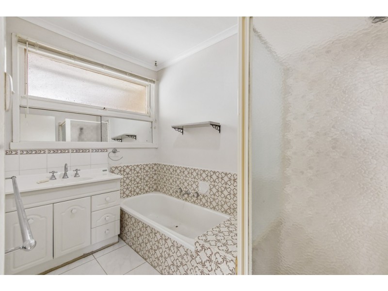 24 Glenrobe Street, Deer Park VIC 3023