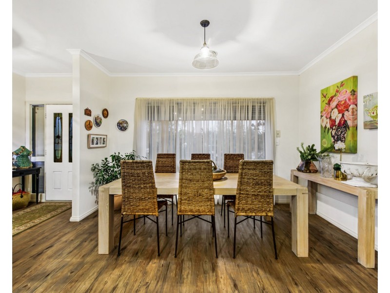 33 Santa Monica Drive, Taylors Lakes VIC 3038