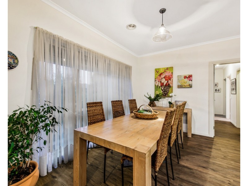 33 Santa Monica Drive, Taylors Lakes VIC 3038