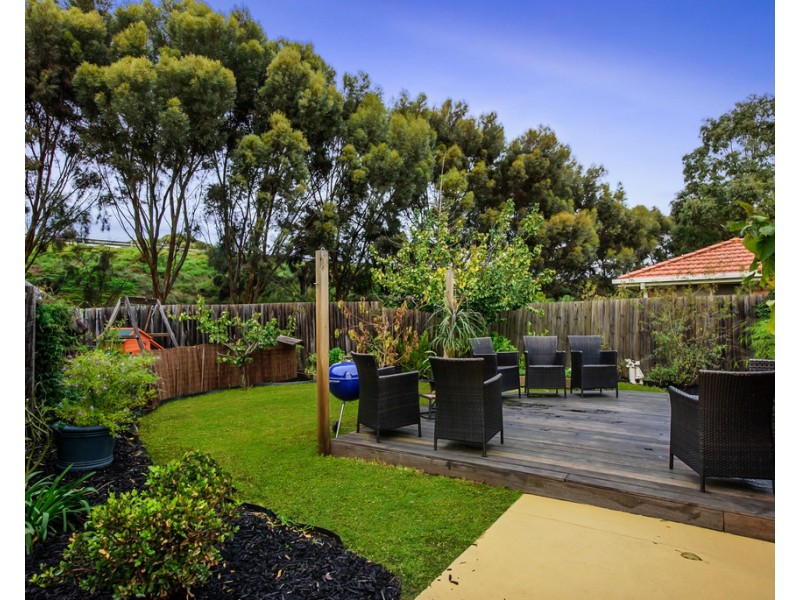 33 Santa Monica Drive, Taylors Lakes VIC 3038