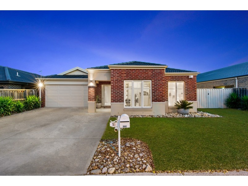 18 Litchfield Way, Taylors Hill VIC 3037