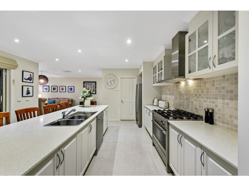 18 Litchfield Way, Taylors Hill VIC 3037