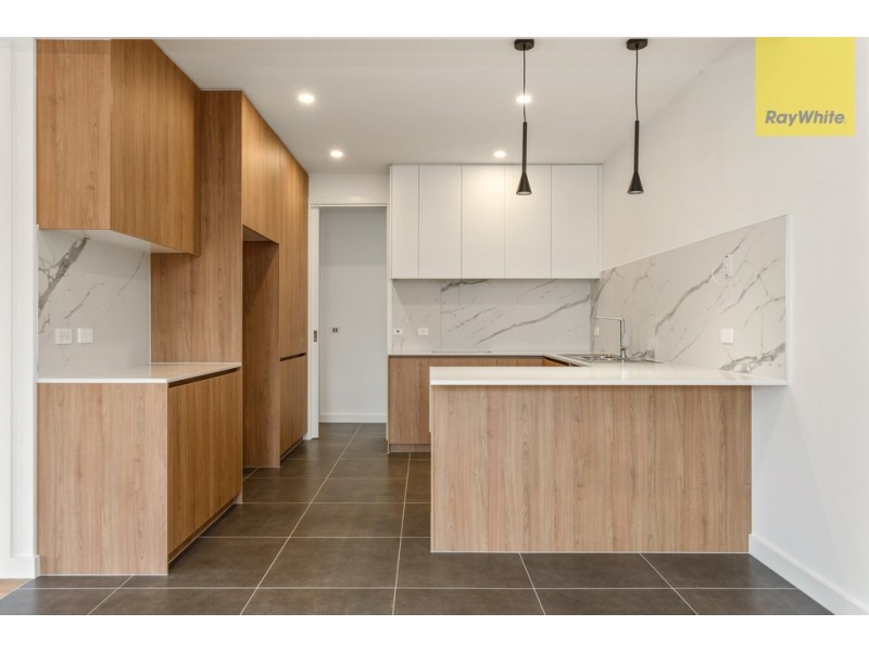 2 Mantaura Crescent, Taylors Lakes VIC 3038