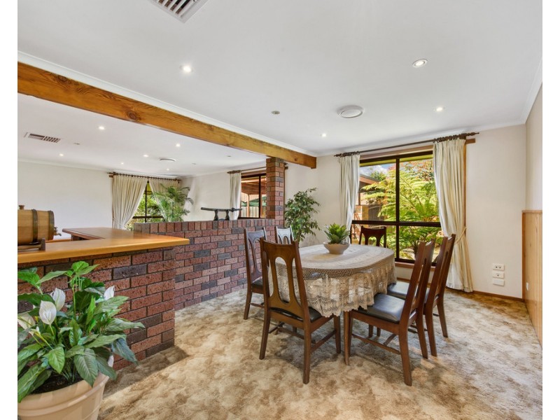 15 Greenoch Court, Keilor Downs VIC 3038