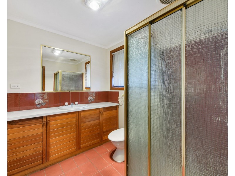 15 Greenoch Court, Keilor Downs VIC 3038