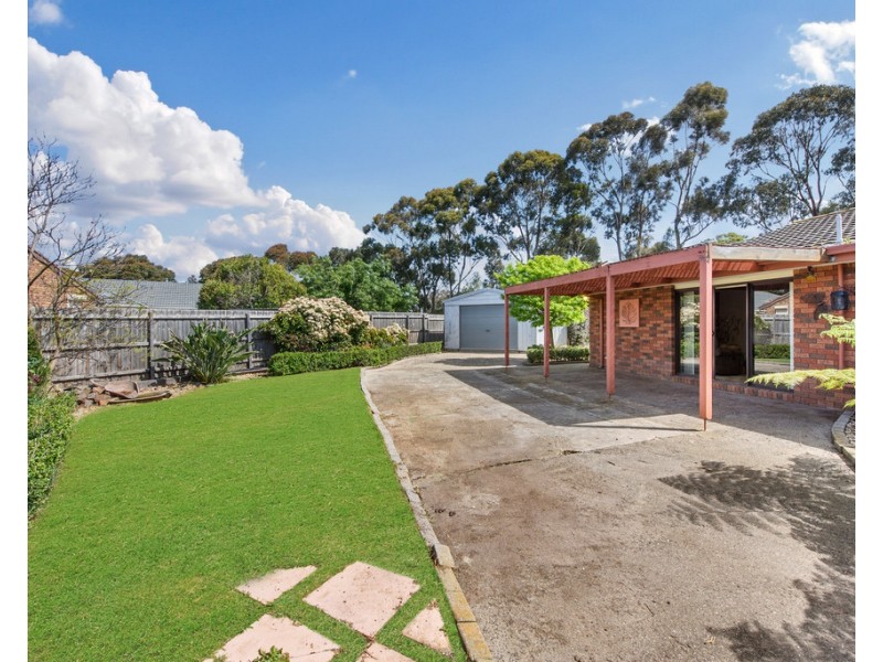 15 Greenoch Court, Keilor Downs VIC 3038