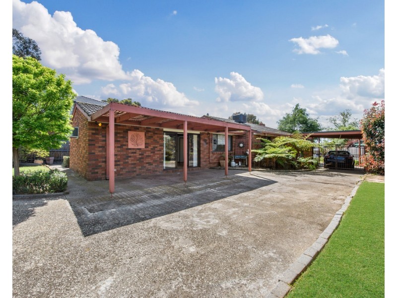 15 Greenoch Court, Keilor Downs VIC 3038