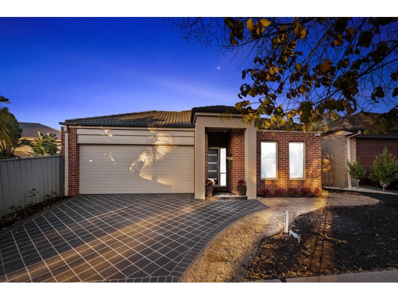 44 Salina Walk, Caroline Springs VIC 3023