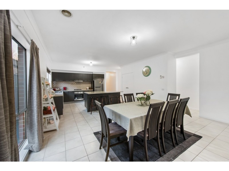 44 Salina Walk, Caroline Springs VIC 3023