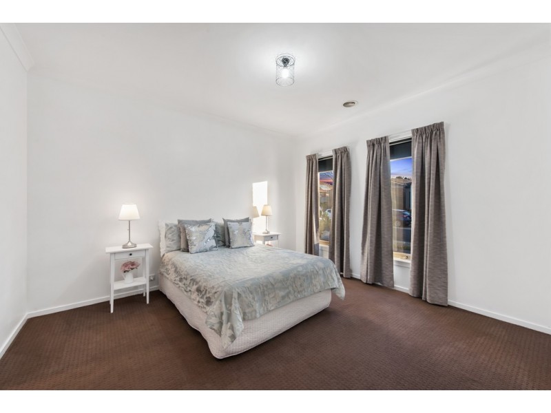 44 Salina Walk, Caroline Springs VIC 3023