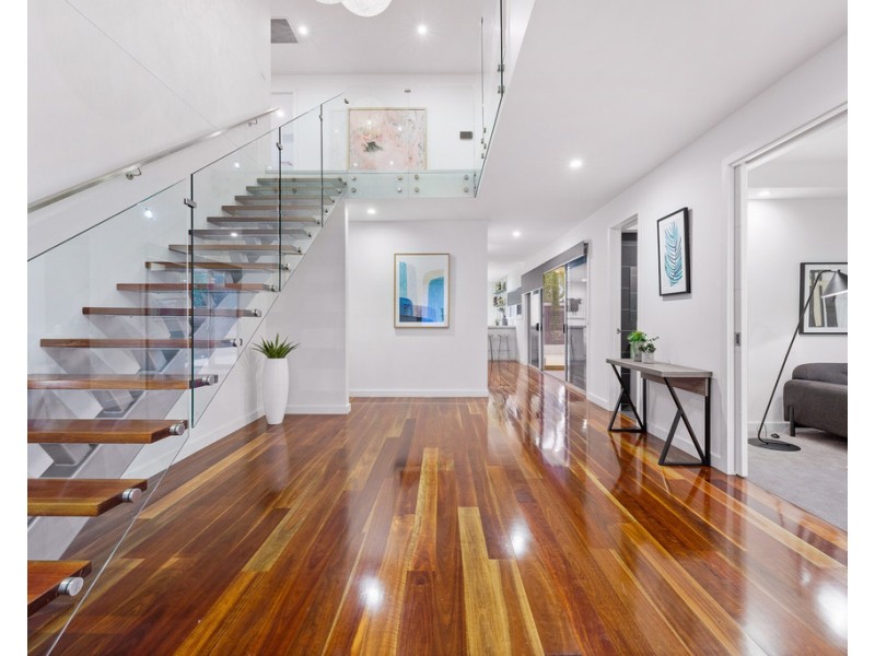 7 Waterview Walk, Caroline Springs VIC 3023