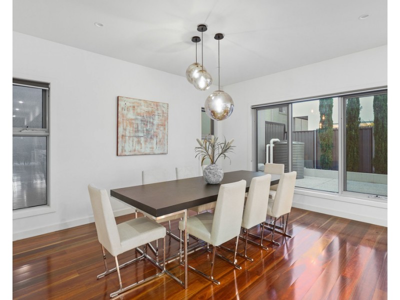 7 Waterview Walk, Caroline Springs VIC 3023