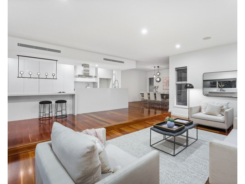 7 Waterview Walk, Caroline Springs VIC 3023