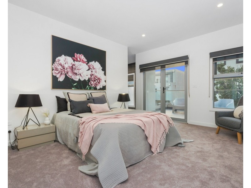 7 Waterview Walk, Caroline Springs VIC 3023