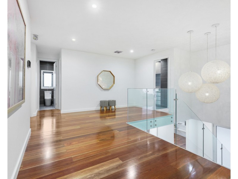 7 Waterview Walk, Caroline Springs VIC 3023