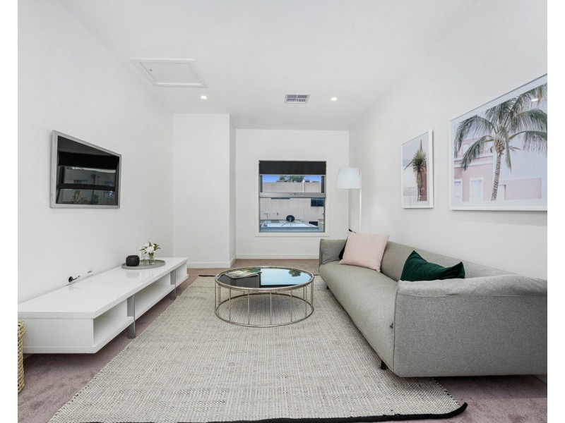 7 Waterview Walk, Caroline Springs VIC 3023