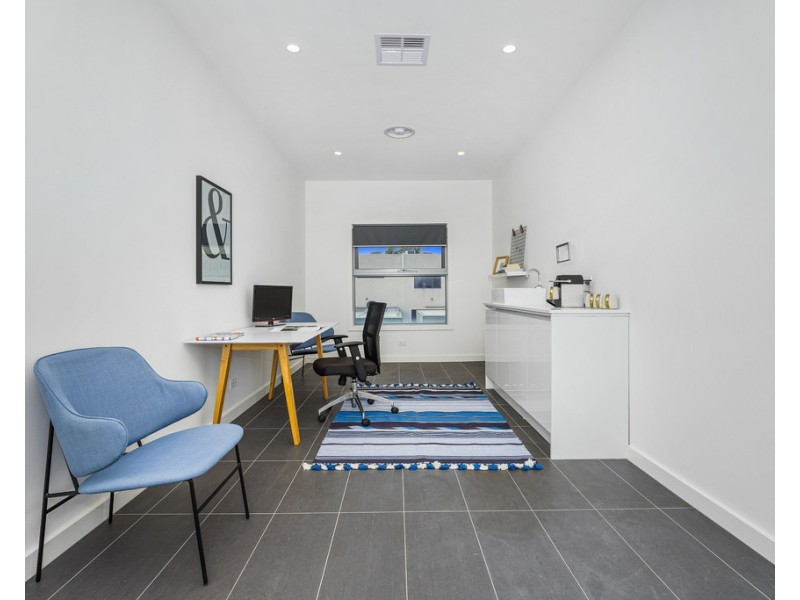 7 Waterview Walk, Caroline Springs VIC 3023