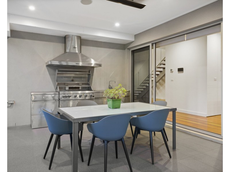 7 Waterview Walk, Caroline Springs VIC 3023