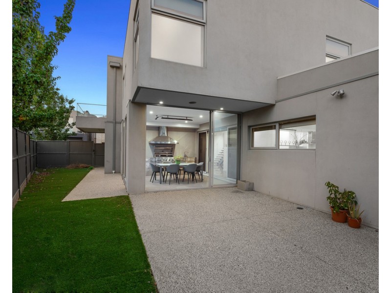 7 Waterview Walk, Caroline Springs VIC 3023