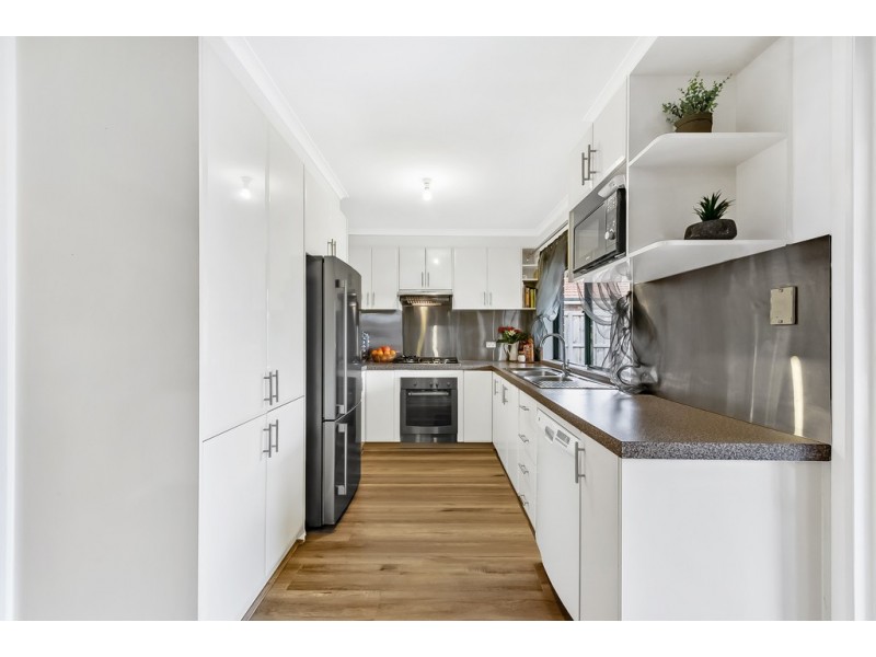 7 Sandstone Court, Delahey VIC 3037