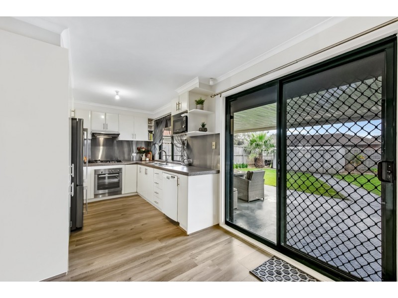 7 Sandstone Court, Delahey VIC 3037