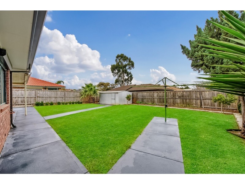7 Sandstone Court, Delahey VIC 3037