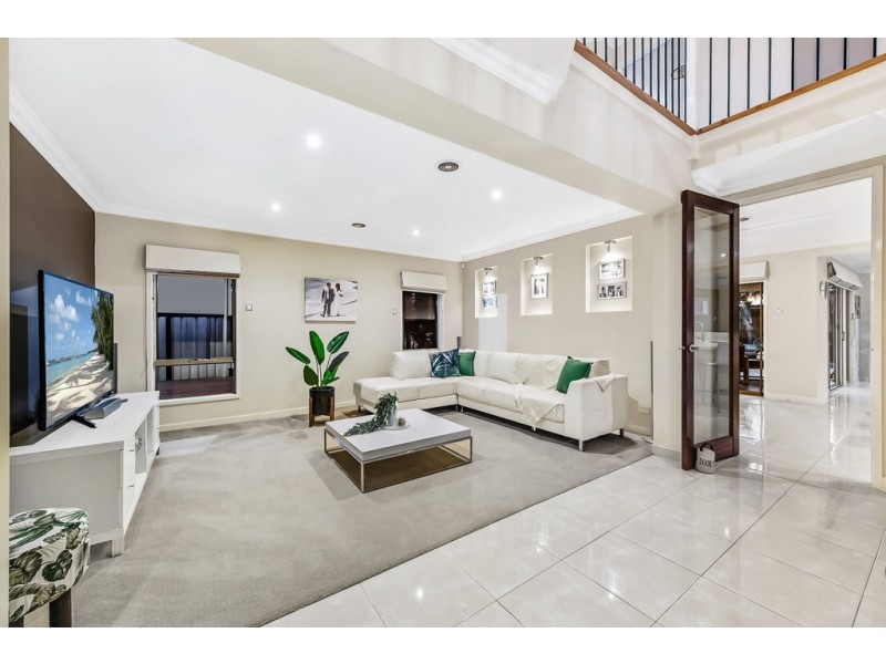 17 Glenelg Boulevard, Taylors Hill VIC 3037