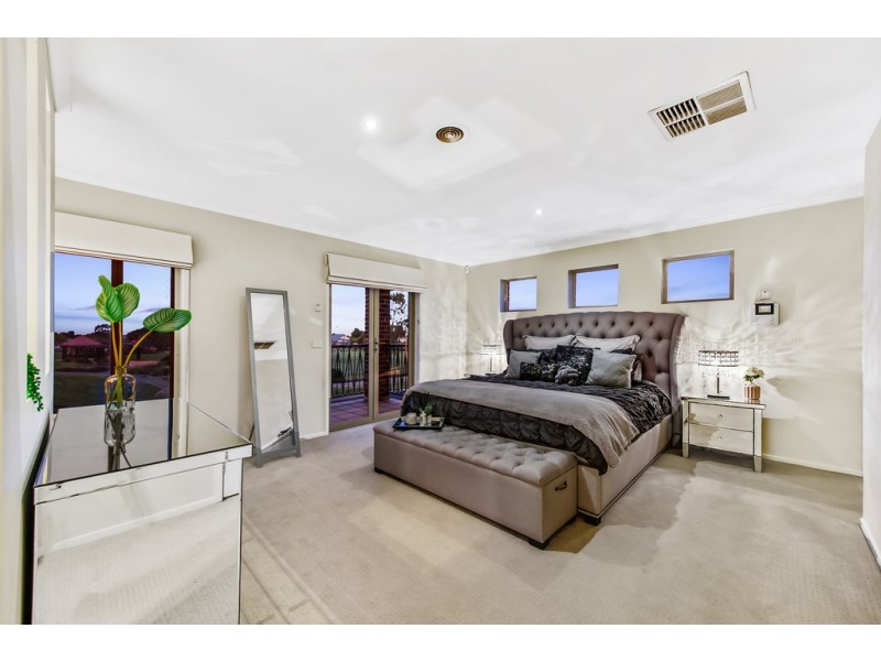 17 Glenelg Boulevard, Taylors Hill VIC 3037