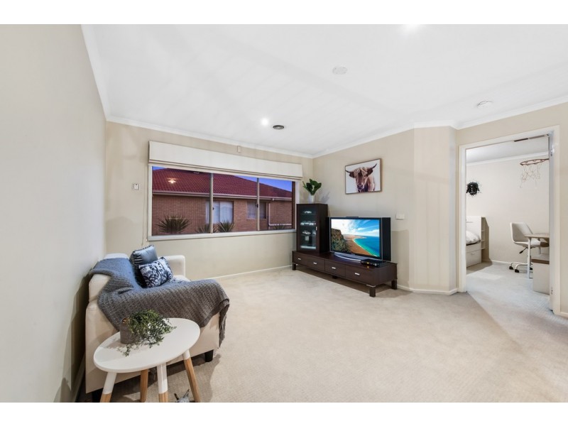 17 Glenelg Boulevard, Taylors Hill VIC 3037