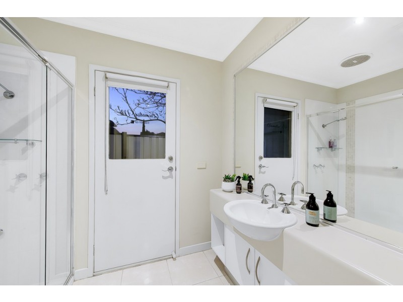 17 Glenelg Boulevard, Taylors Hill VIC 3037