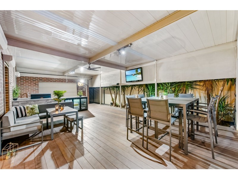 17 Glenelg Boulevard, Taylors Hill VIC 3037