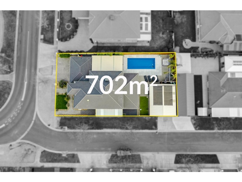 17 Glenelg Boulevard, Taylors Hill VIC 3037