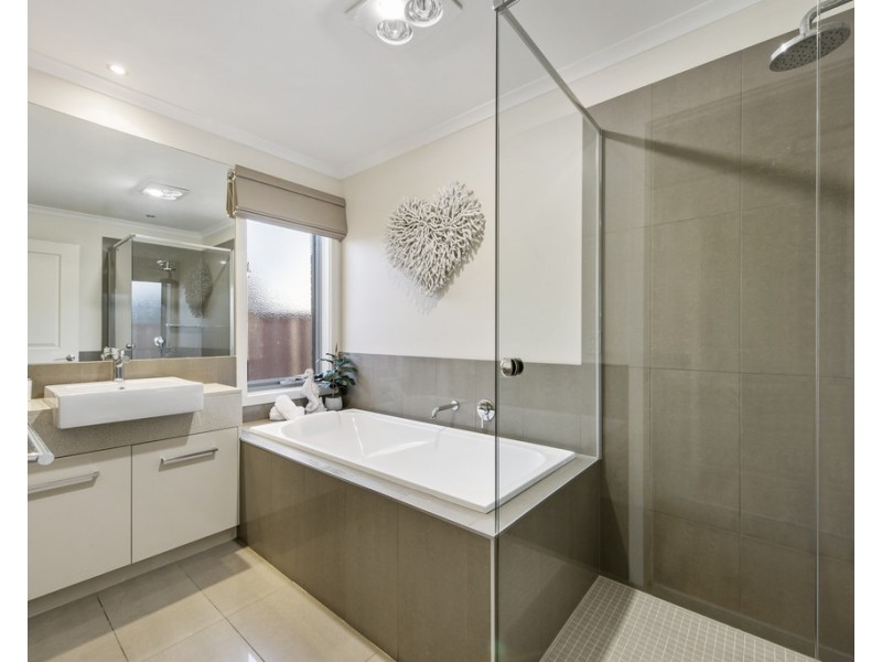 9 Wilkins Crescent, Burnside Heights VIC 3023