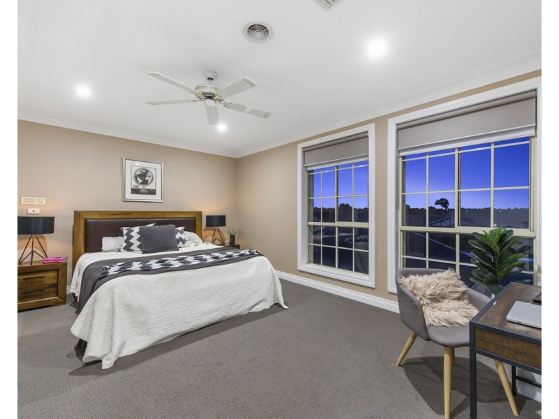 5 Bellbird Avenue, Taylors Lakes VIC 3038
