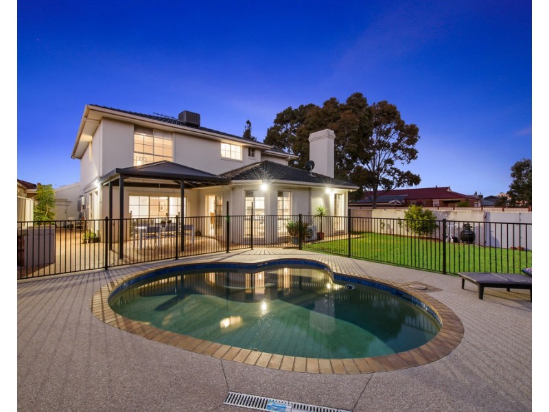 5 Bellbird Avenue, Taylors Lakes VIC 3038