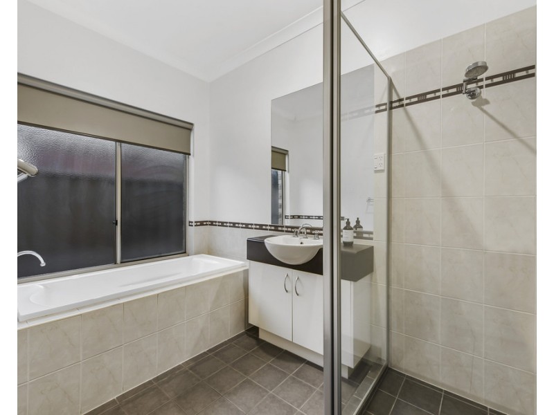 18 Cobaw Circuit, Caroline Springs VIC 3023