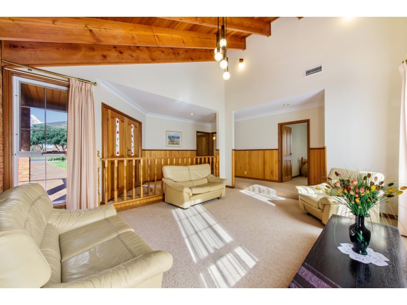 58 Reed Crescent, Taylors Lakes VIC 3038