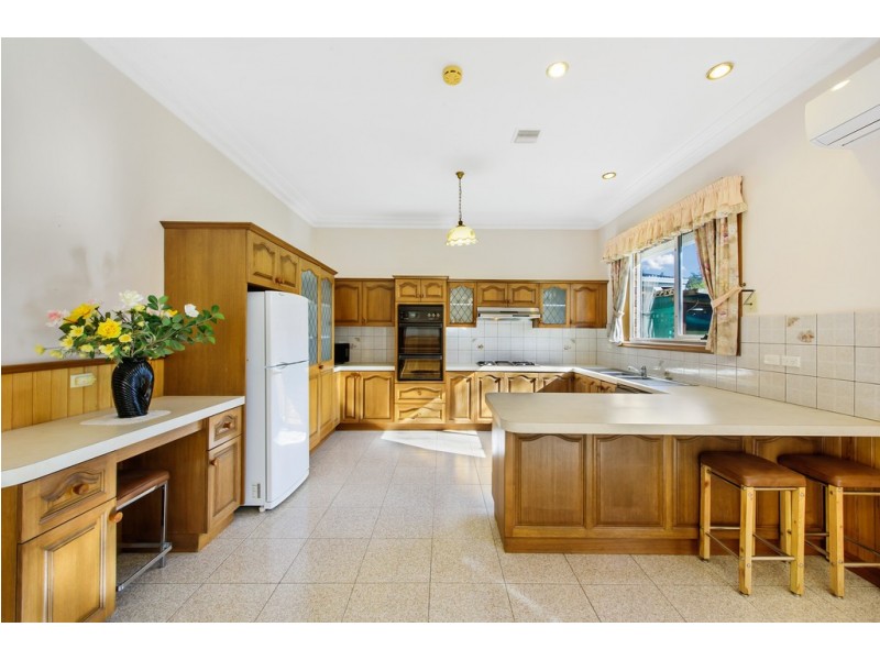 58 Reed Crescent, Taylors Lakes VIC 3038