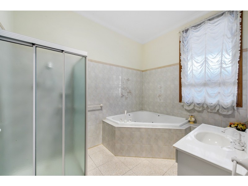 58 Reed Crescent, Taylors Lakes VIC 3038