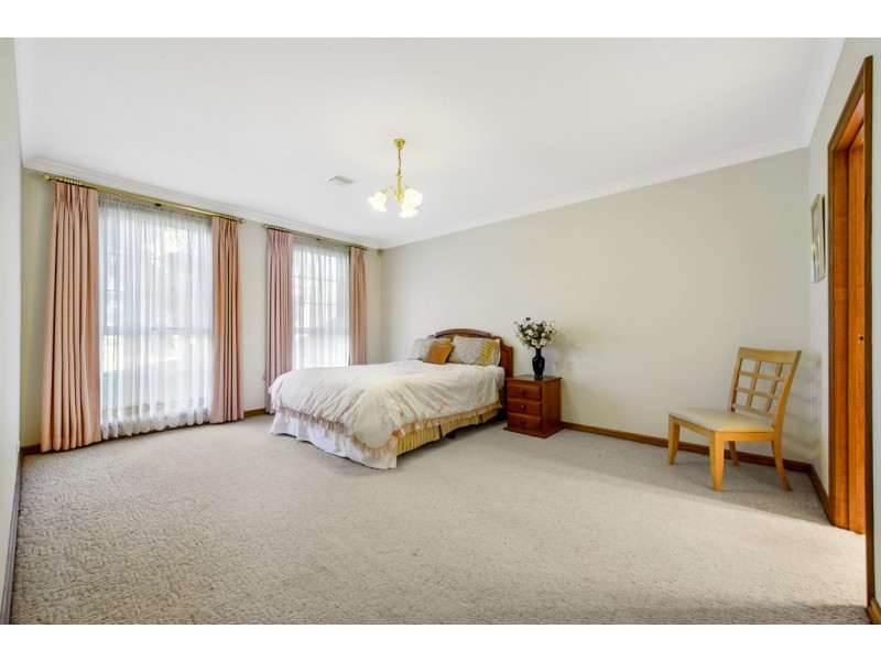 58 Reed Crescent, Taylors Lakes VIC 3038