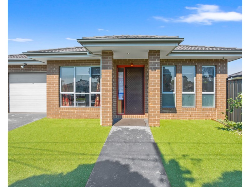 1/153 Fox Street, St Albans VIC 3021