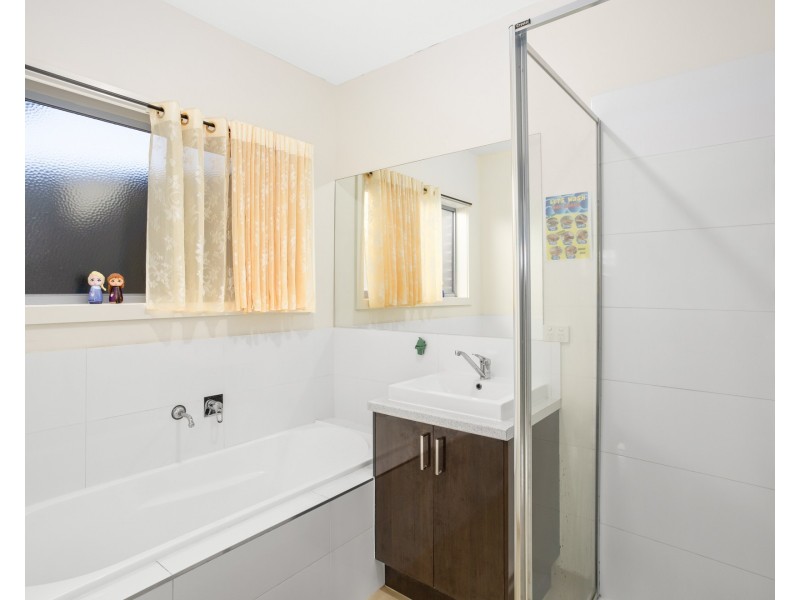 1/153 Fox Street, St Albans VIC 3021