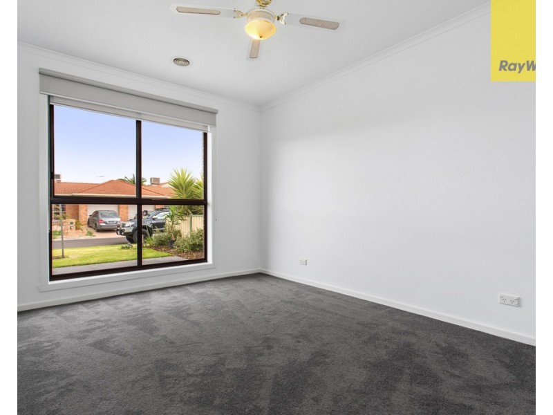 1/2 Sirius Court, Keilor Downs VIC 3038