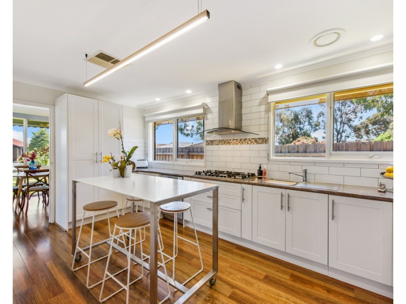 6 Lillypilly Cres, Kings Park VIC 3021