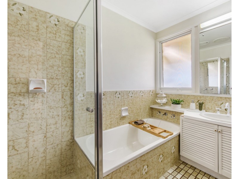 6 Lillypilly Cres, Kings Park VIC 3021