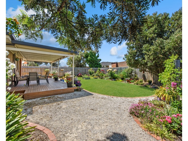 6 Lillypilly Cres, Kings Park VIC 3021