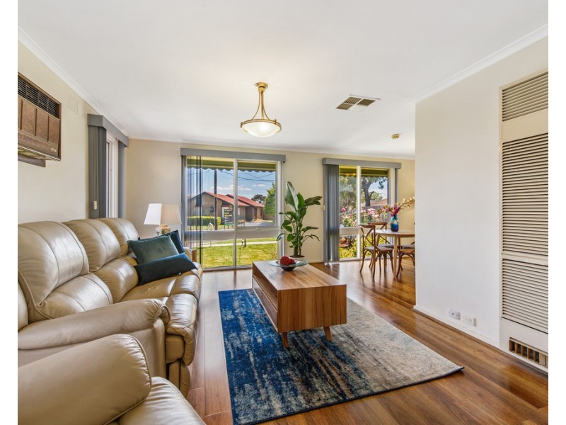 6 Lillypilly Cres, Kings Park VIC 3021