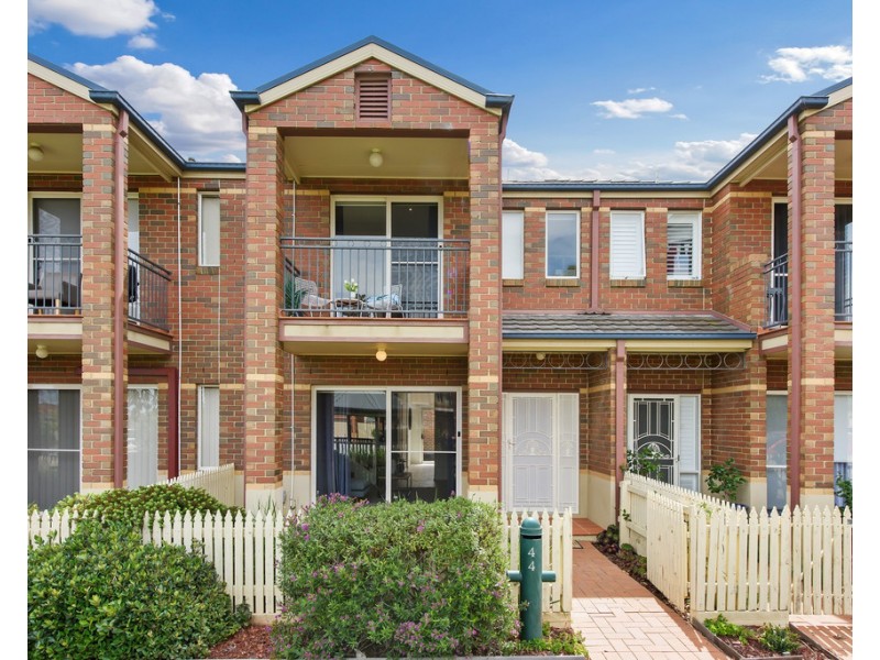 44 Amberlea Circuit, Taylors Hill VIC 3037